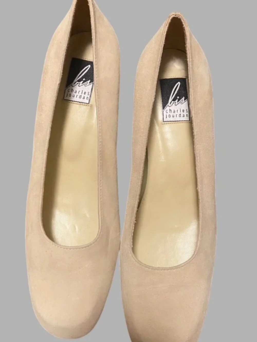 Vintage Bis Charles Jourdan Cream Suede Low Heels 8.5
